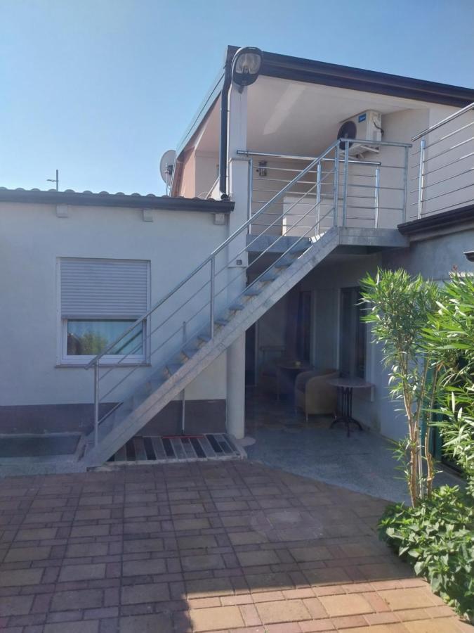 Apartments Leon Пореч Екстериор снимка
